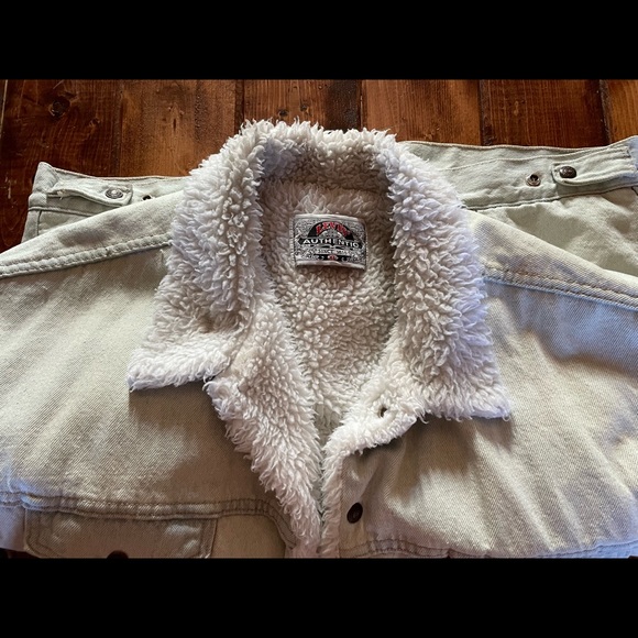 Vintage Authentic Levi’s Sherpa-Lined Bleached Jean Jacket - Picture 2 of 12